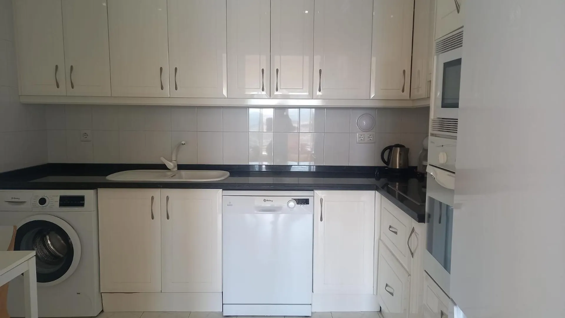 Amplio, Luminoso Y Moderno Apartamento Con Amplia Terraza Y Hermosas Vistas En Exclusiva Urbanizacion Benalmádena Appartement