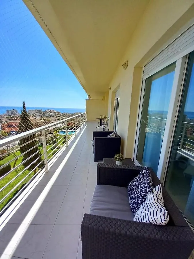 Terraza Vista: Amplio Apartamento Moderno con Vistas Exclusivas Benalmadena