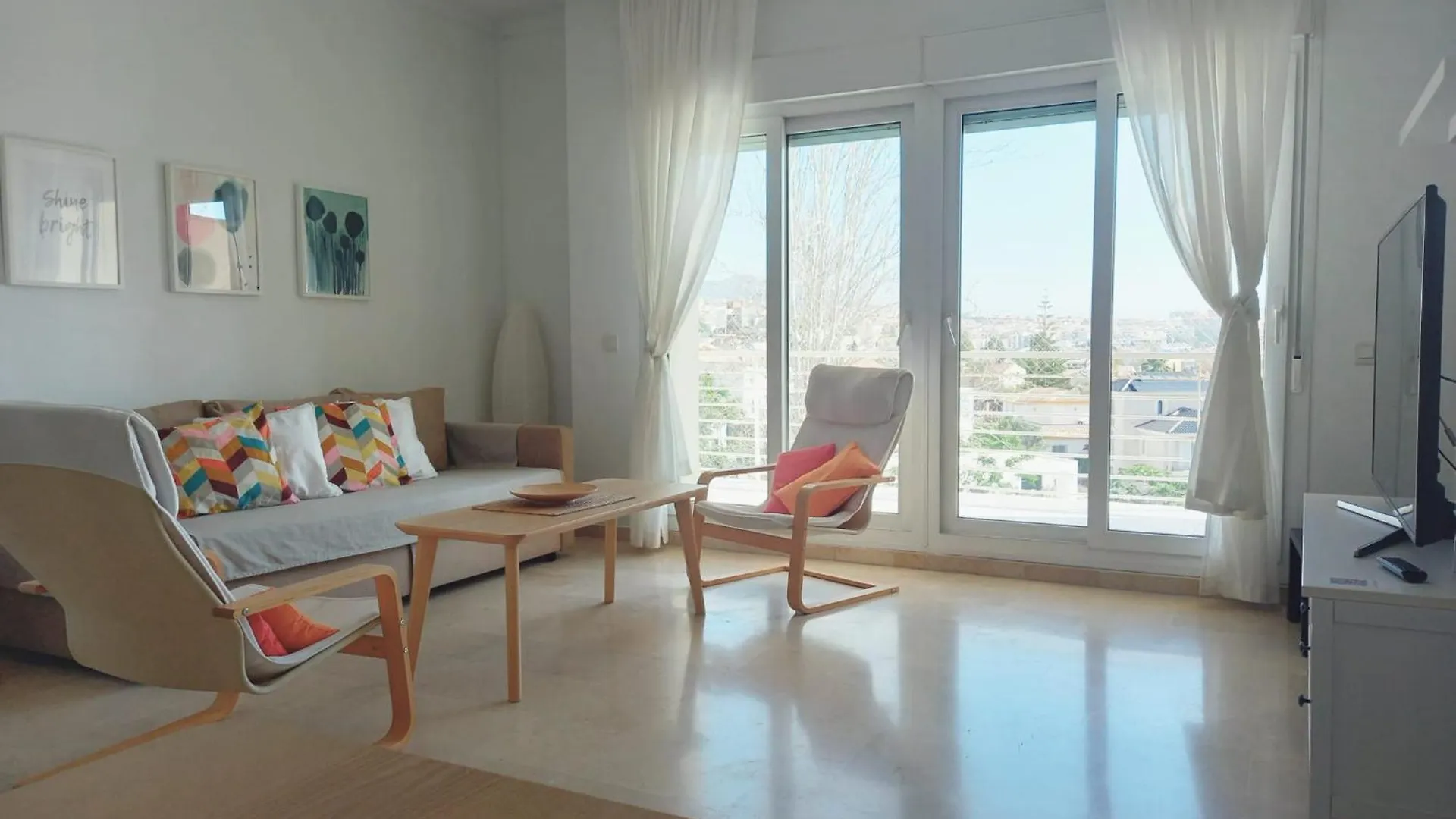 Terraza Vista: Amplio Apartamento Moderno con Vistas Exclusivas Benalmadena