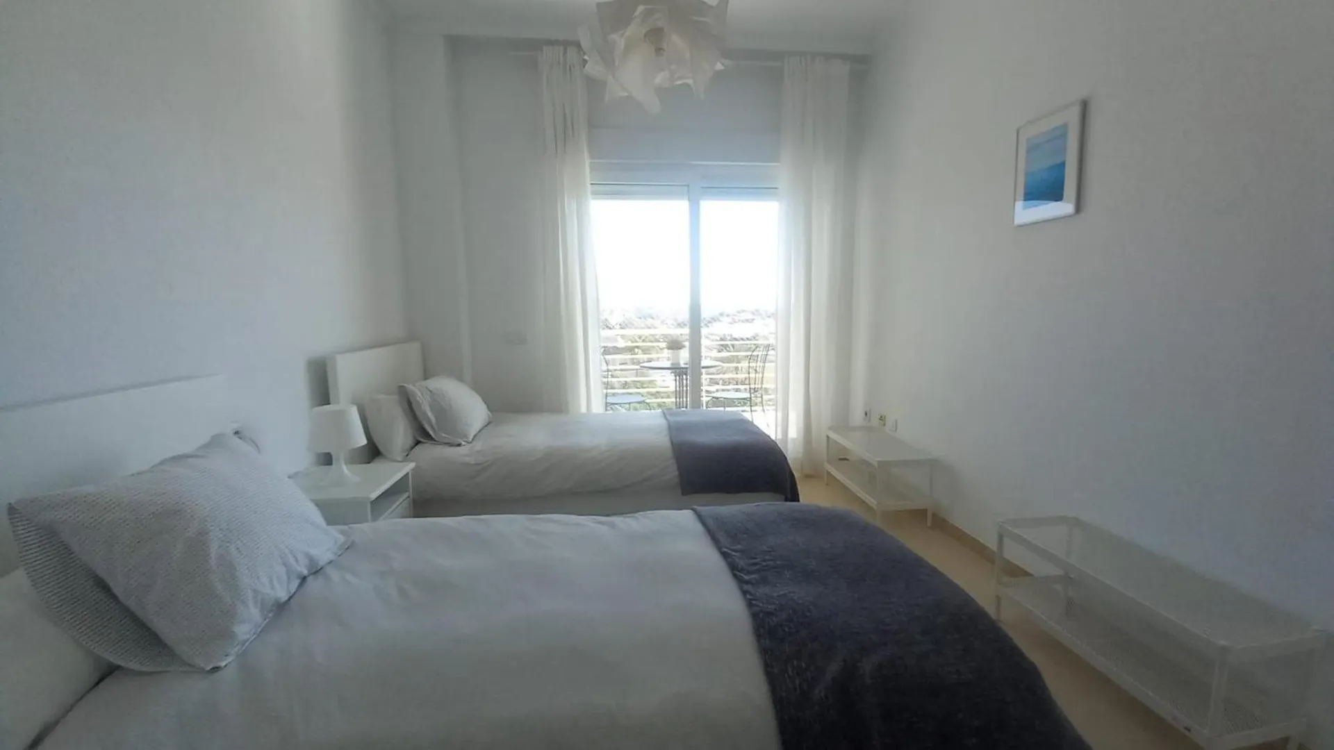 Terraza Vista: Amplio Apartamento Moderno con Vistas Exclusivas Benalmadena